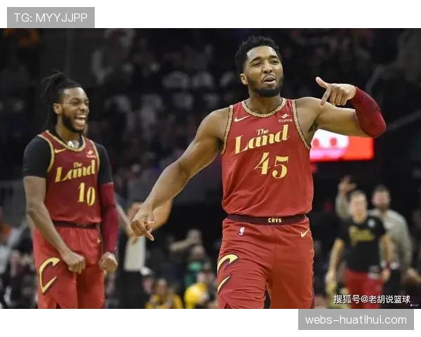 骑士对阵对手，米切尔开局强势但后续低迷，球队需调整策略